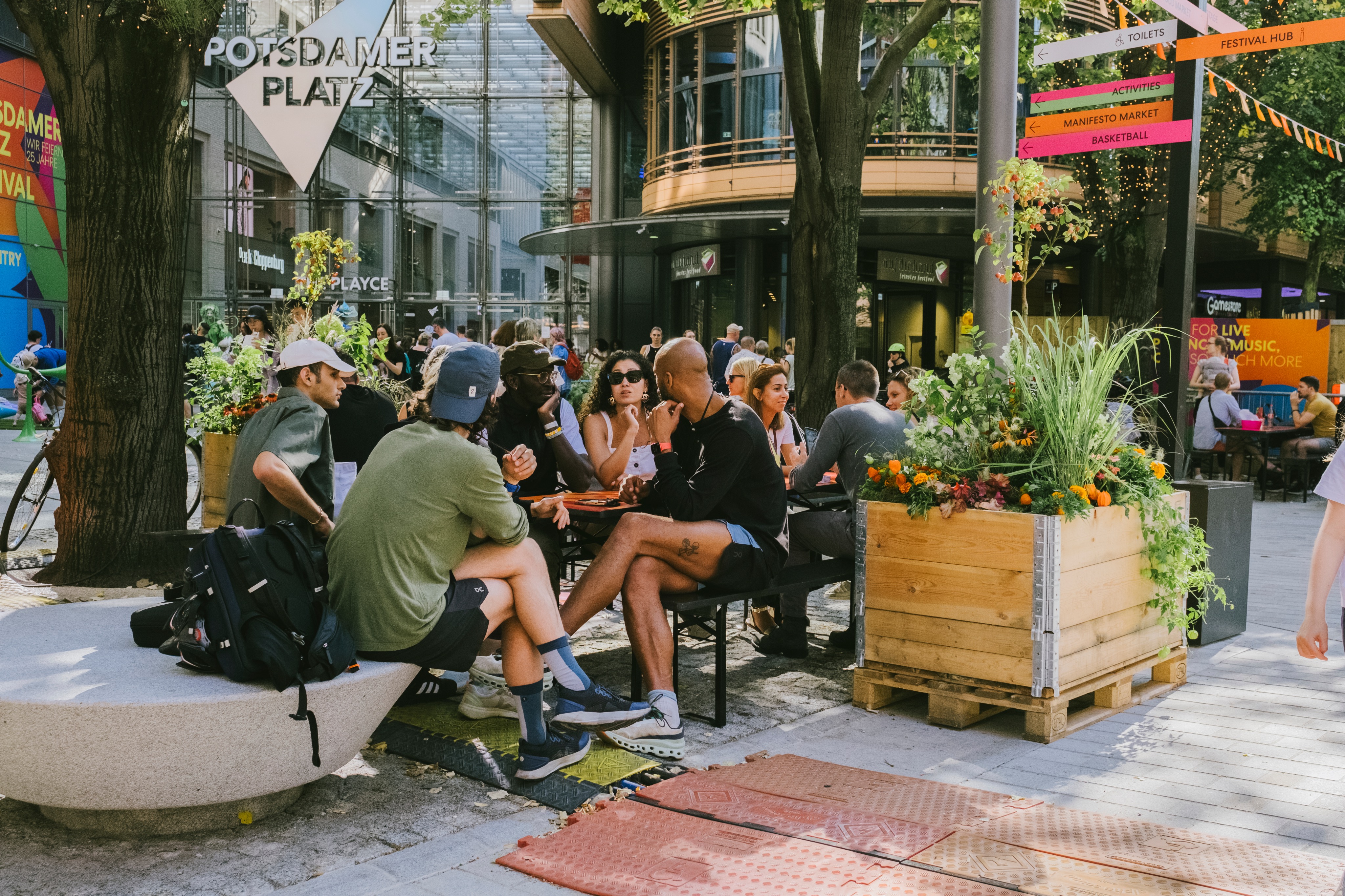 People meeting at ThePlayce